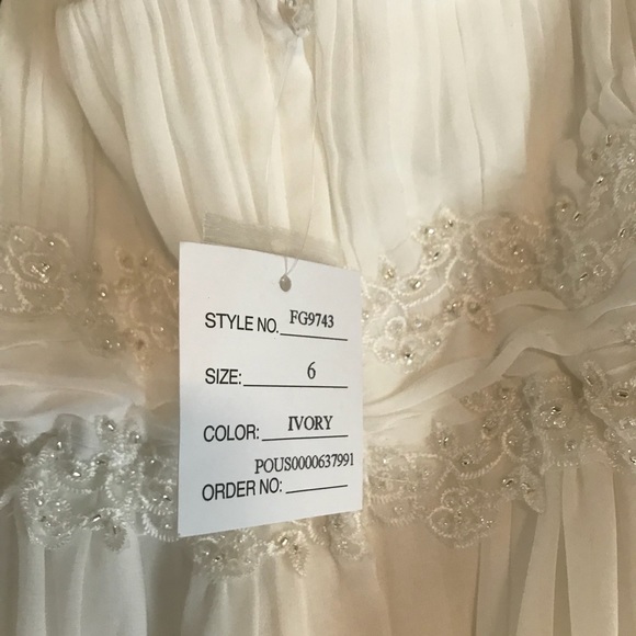 Flower girl dress - Picture 3 of 4